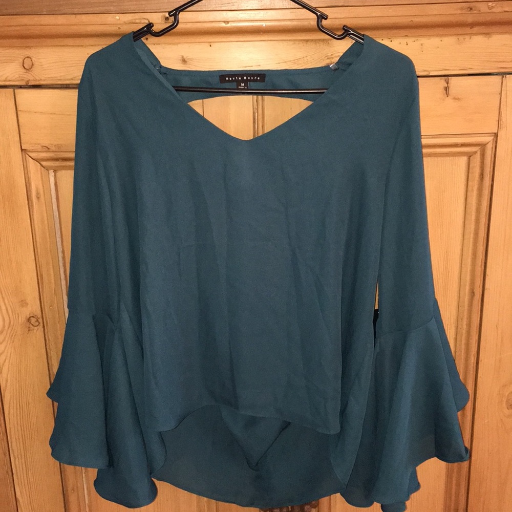 Haute Monde NWT open back shirt